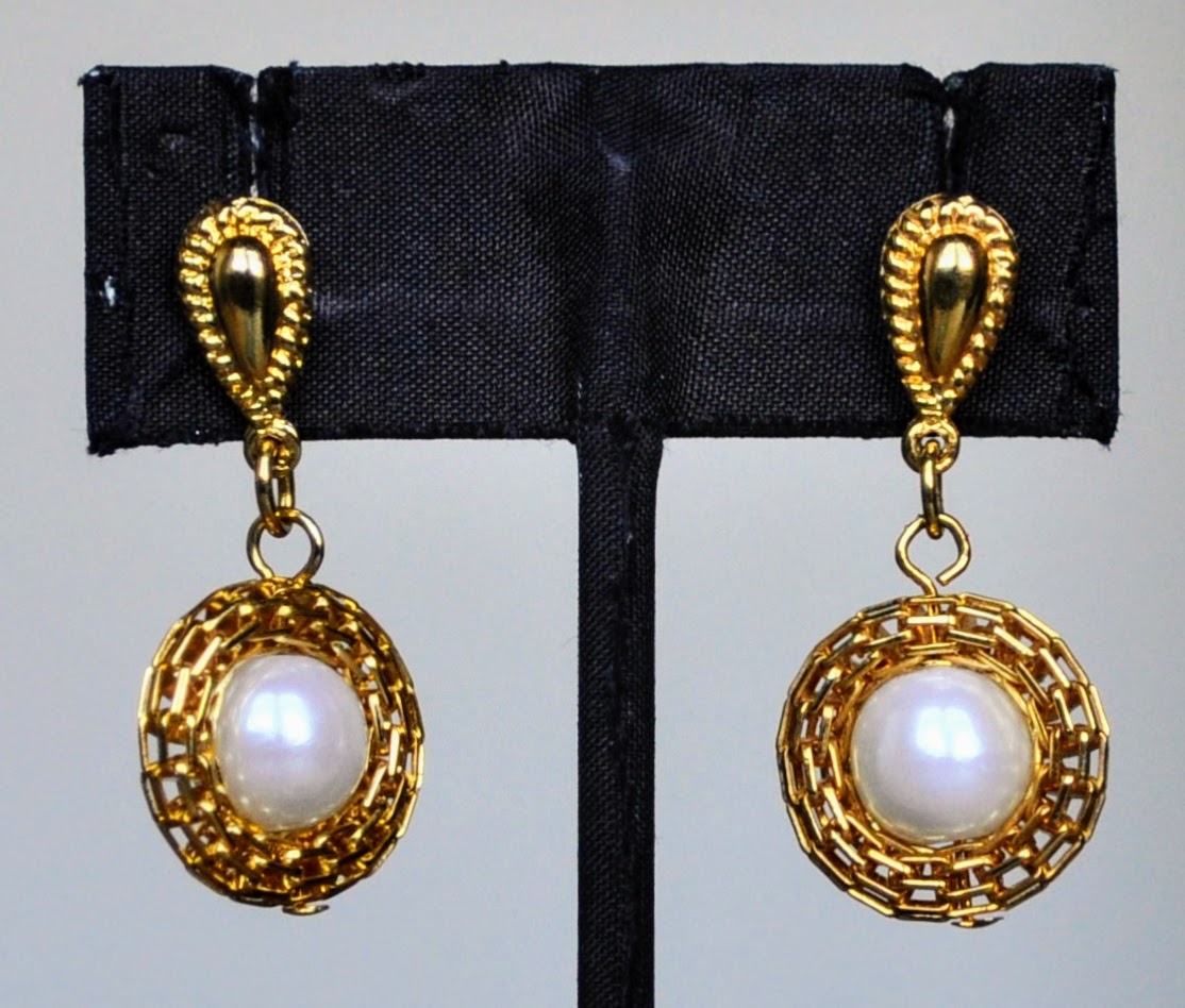 Stunning Avon Celia Seberi Goldtone Mesh Birds Nest Pearl Dangle Earrings - 1980s Designer - Vintage Avon Birds Nest Pearl Drop Earrings