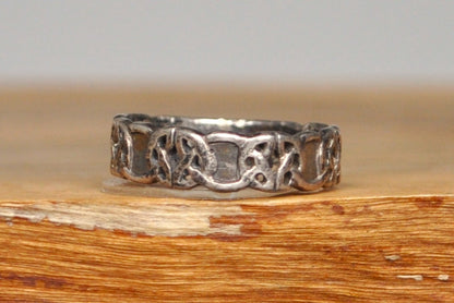 Celtic Woven Knots Ring - Size 8 - Stamped and Tested Sterling Silver - Irish Band Ring - Bound Together Engravable ring