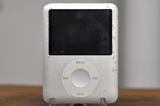 Apple iPod Nano 3rd Gen 4 GB Storage 2007 Release *Working - Pre-Owned Apple iPod Nano Silver with over 400 Songs