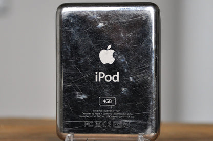 Apple iPod Nano 3rd Gen 4 GB Storage 2007 Release *Working - Pre-Owned Apple iPod Nano Silver with over 400 Songs