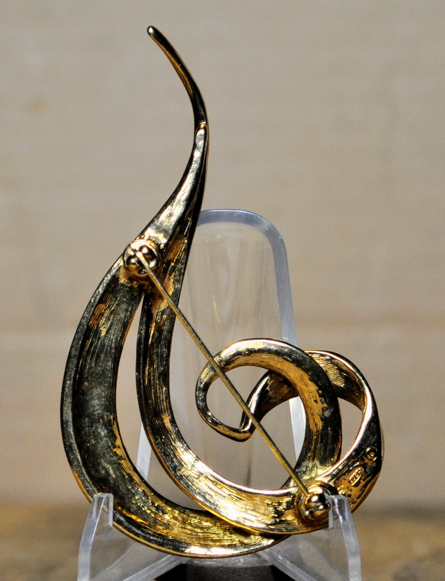 Stunning Avon Gold Toned Large Swirl Brooch - 3.25 Inches Long - Vintage Avon Signed Gold Pin