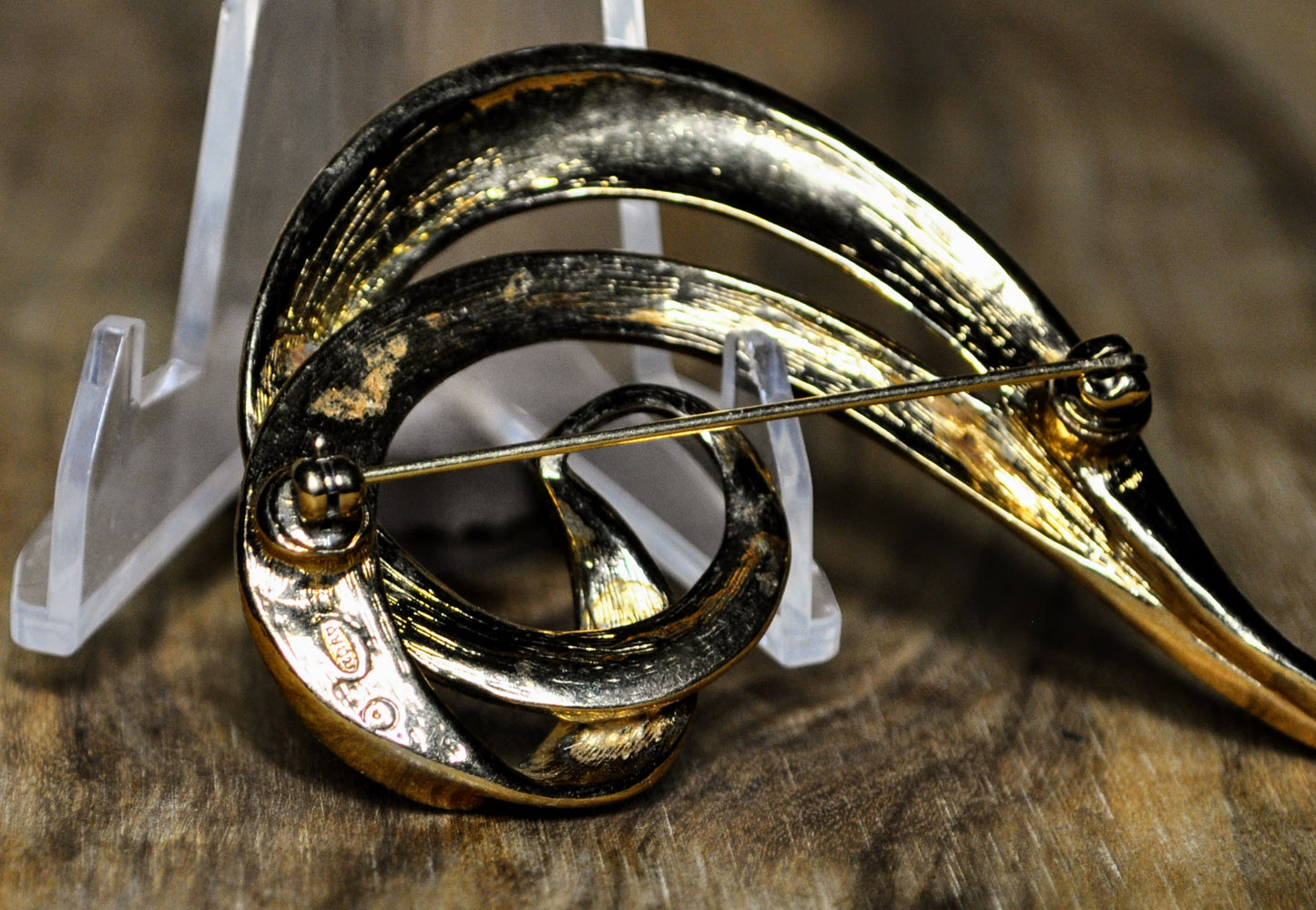 Stunning Avon Gold Toned Large Swirl Brooch - 3.25 Inches Long - Vintage Avon Signed Gold Pin