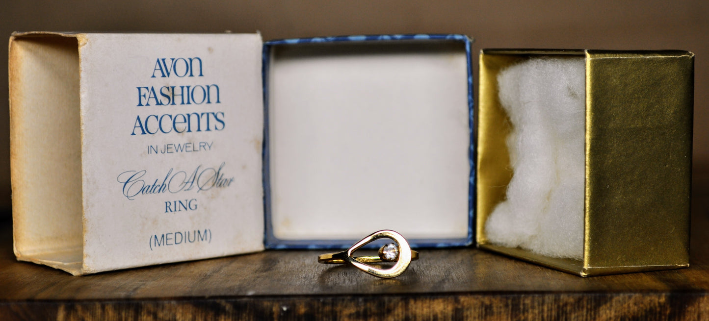 Stunning 1977 Avon Gold Tone Catch a Star Rhinestone Ring - Size Medium - New Old Stock (NOS) - Vintage Avon Star Rhinestone Ring In Box