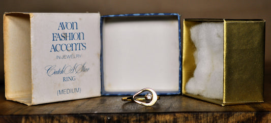 Stunning 1977 Avon Gold Tone Catch a Star Rhinestone Ring - Size Medium - New Old Stock (NOS) - Vintage Avon Star Rhinestone Ring In Box