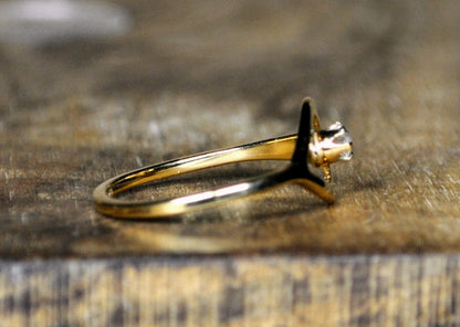 Stunning 1977 Avon Gold Tone Catch a Star Rhinestone Ring - Size Medium - New Old Stock (NOS) - Vintage Avon Star Rhinestone Ring In Box