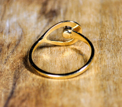 Stunning 1977 Avon Gold Tone Catch a Star Rhinestone Ring - Size Medium - New Old Stock (NOS) - Vintage Avon Star Rhinestone Ring In Box