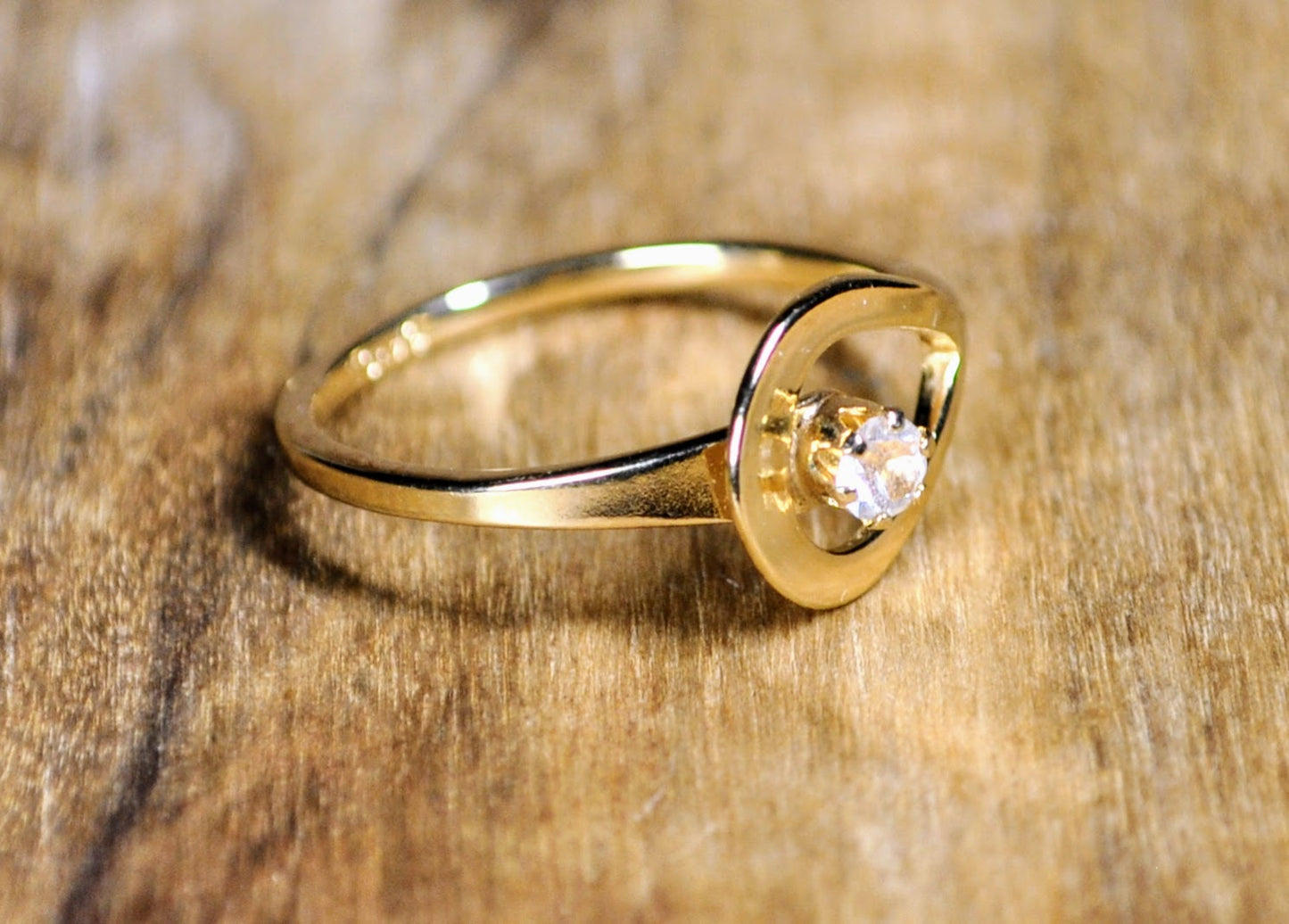 Stunning 1977 Avon Gold Tone Catch a Star Rhinestone Ring - Size Medium - New Old Stock (NOS) - Vintage Avon Star Rhinestone Ring In Box