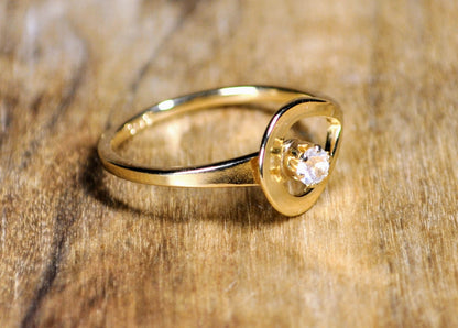 Stunning 1977 Avon Gold Tone Catch a Star Rhinestone Ring - Size Medium - New Old Stock (NOS) - Vintage Avon Star Rhinestone Ring In Box