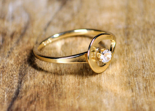 Stunning 1977 Avon Gold Tone Catch a Star Rhinestone Ring - Size Medium - New Old Stock (NOS) - Vintage Avon Star Rhinestone Ring In Box