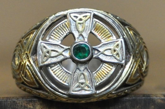 Franklin Mint Emerald Studded Celtic Knot/Triquetra - Size 11.5 - Stamped and Tested Sterling Silver - Irish Jewelry