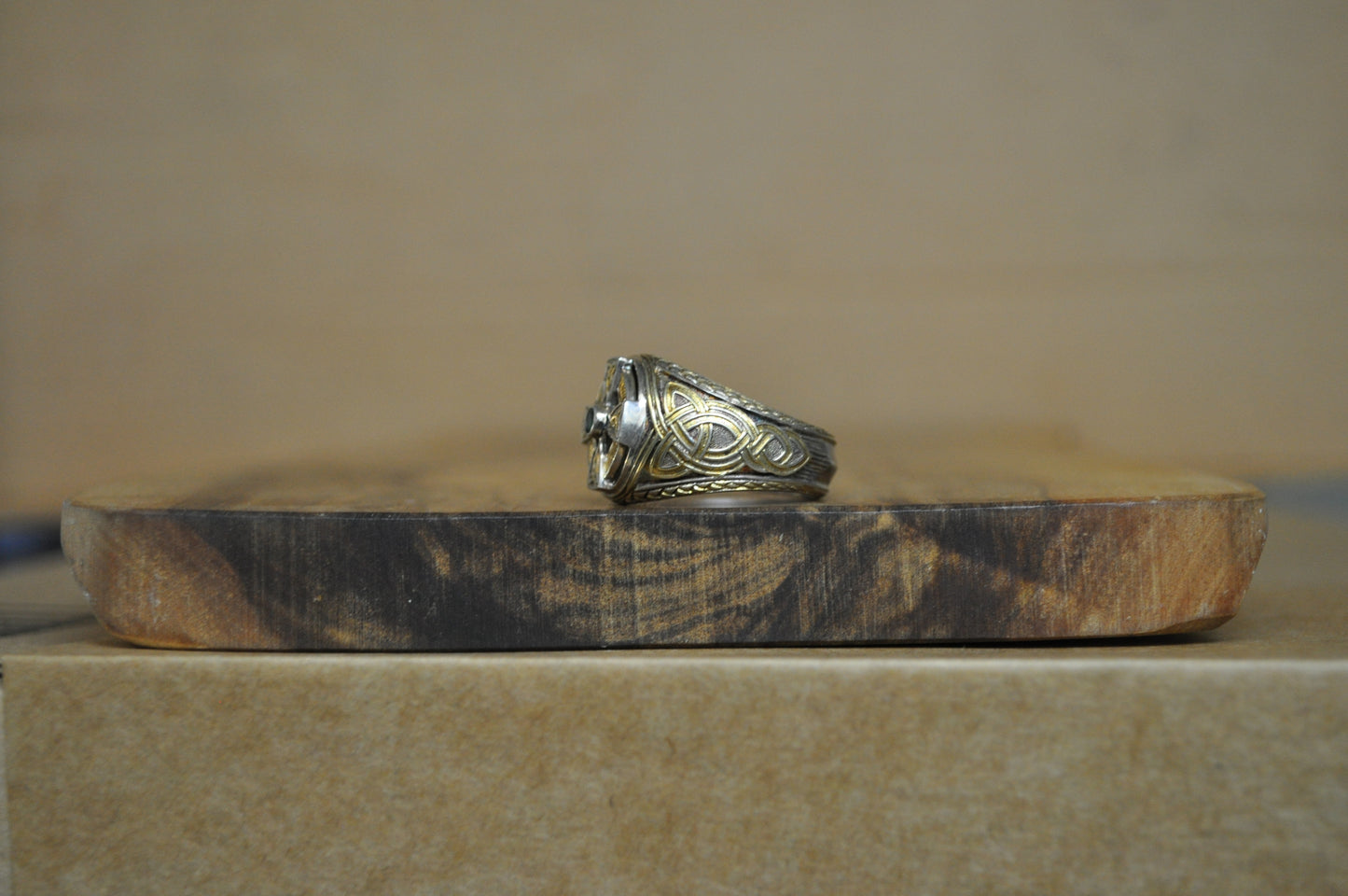 Franklin Mint Emerald Studded Celtic Knot/Triquetra - Size 11.5 - Stamped and Tested Sterling Silver - Irish Jewelry