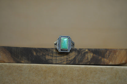 Art Deco Green Turquoise Ring - Size 7 - Tested Sterling Silver - Native American Jewelry