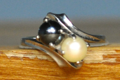 10K White Gold Hematite and Pearl Cluster Ring - Size 6 - Stamped and Tested 10 Karat Gold - Signed D.B. - Promise Ring