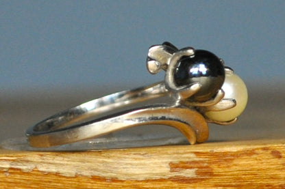 10K White Gold Hematite and Pearl Cluster Ring - Size 6 - Stamped and Tested 10 Karat Gold - Signed D.B. - Promise Ring
