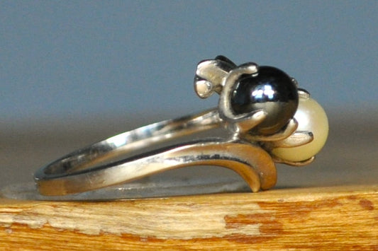 10K White Gold Hematite and Pearl Cluster Ring - Size 6 - Stamped and Tested 10 Karat Gold - Signed D.B. - Promise Ring