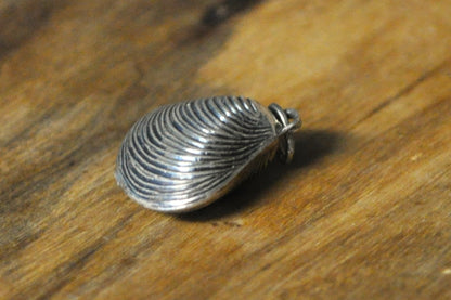 Silver Clamshell Pendant - Stamped and Tested Sterling Silver - Beau Sterling Charm - Ocean Jewelry