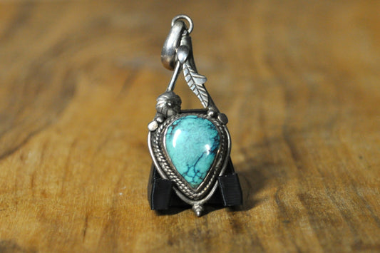 Sterling Silver Floral Teardrop Cut Turquoise Pendant - Tested Sterling Silver - Authentic Native Jewelry - Twisted Rope Bezel
