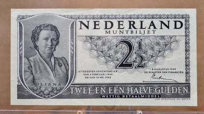 1949 Netherlands 2 1/2 Gulden Banknote - 1949 Muntbiljet Issue - Juliana Portrait Issue - 1949 Netherlands Two and a Half Gulden Note - P#73