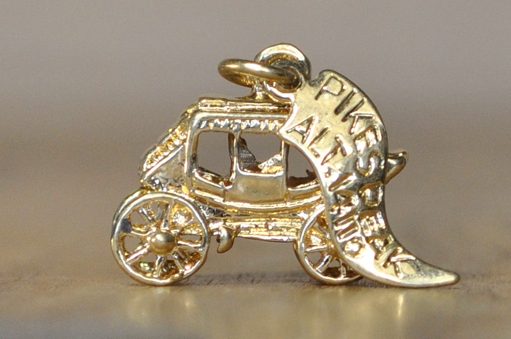 Vintage Pikes Peak Colorado Stagecoach Charm, Alt 14,110 Ft. Souvenir - Collectible Stagecoach Charm with "Pike Peak Alt 14110" Banner, Vintage Travel Charm