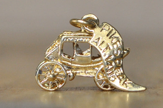 Vintage Pikes Peak Colorado Stagecoach Charm, Alt 14,110 Ft. Souvenir - Collectible Stagecoach Charm with "Pike Peak Alt 14110" Banner, Vintage Travel Charm
