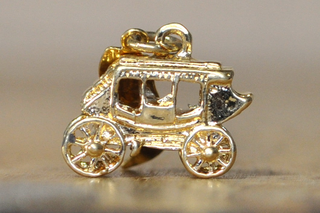 Vintage Pikes Peak Colorado Stagecoach Charm, Alt 14,110 Ft. Souvenir - Collectible Stagecoach Charm with "Pike Peak Alt 14110" Banner, Vintage Travel Charm