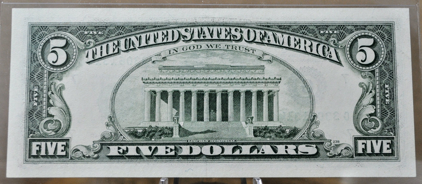 1985 US Federal Reserve 5 Dollar Note - Chicago (G) - Uncirculated (UNC) Grade - 1985 Green Seal Five Dollar Note - Fr.1978-G