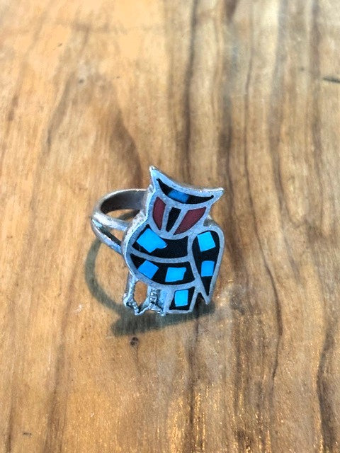 Vintage Zuni Inlaid Owl Ring – Turquoise, Coral & Mother of Pearl Size 5