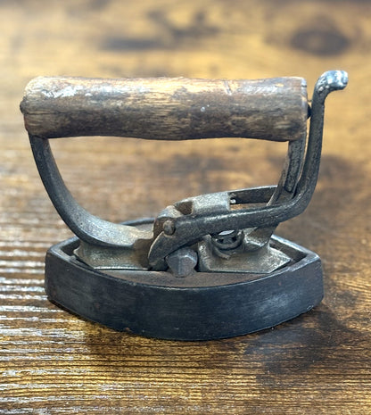 Sad Iron Antique Salesman Sample - Miniature Handheld Sad Iron Utilized for Salesmen Samples - Miniature Flat Iron Children's Toy