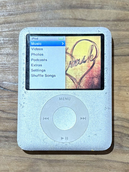 Apple iPod Nano 3rd Gen 4 GB Storage 2007 Release *Working - Pre-Owned Apple iPod Nano Silver with over 400 Songs