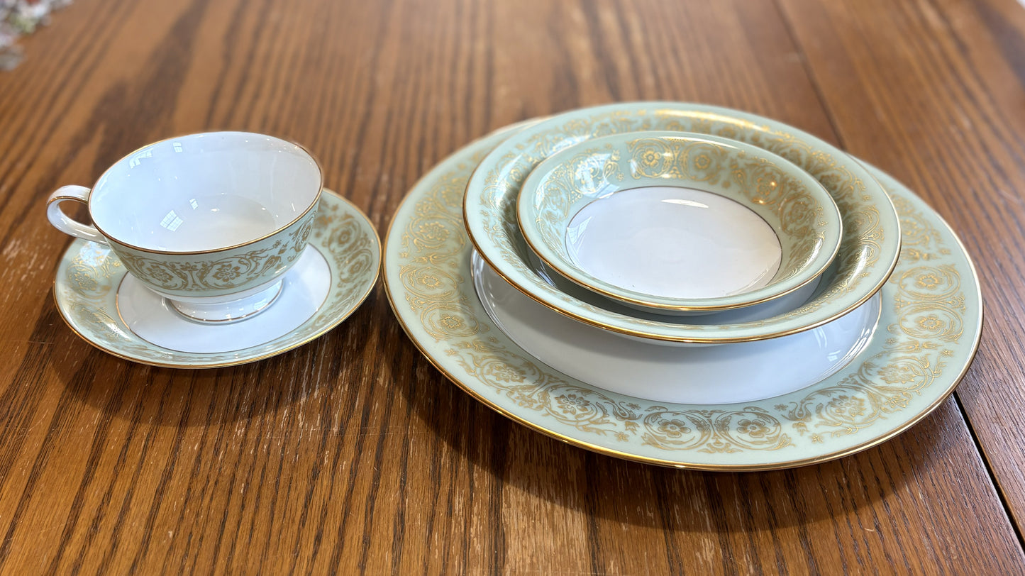 Massive Vintage Noritake Fine China Dinnerware Set 137 Pieces Raphael Pattern - Noritake Japan Fine China 130+ Pc Set: Viscount, Gold Green Scroll