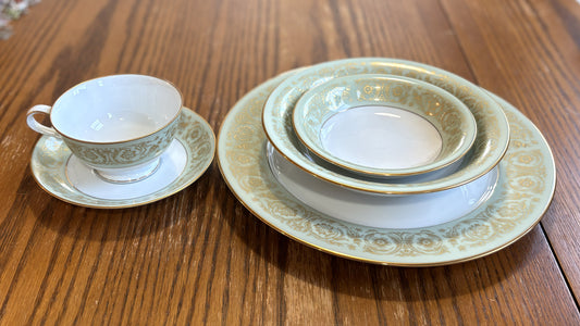 Massive Vintage Noritake Fine China Dinnerware Set 137 Pieces Raphael Pattern - Noritake Japan Fine China 130+ Pc Set: Viscount, Gold Green Scroll