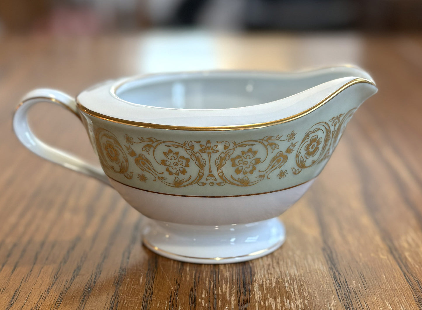 Massive Vintage Noritake Fine China Dinnerware Set 137 Pieces Raphael Pattern - Noritake Japan Fine China 130+ Pc Set: Viscount, Gold Green Scroll