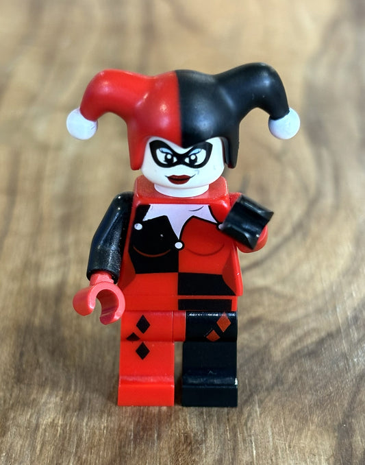 LEGO Minifigure Harley Quinn SH0024 - Rare LEGO Supervillian Harley Quinn