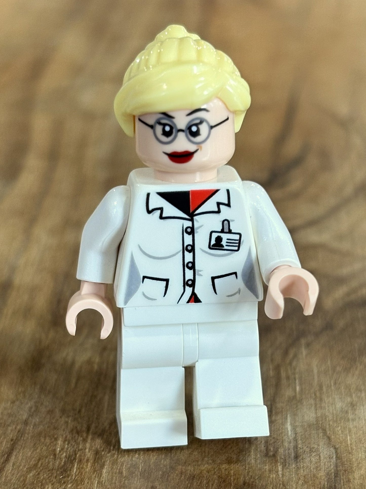 LEGO Minifigure Dr. Harleen Quinzel SH0057 - Rare LEGO Supervillian Dr Harleen Quinzel