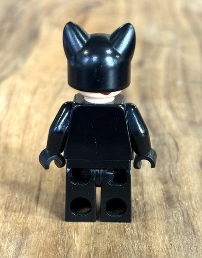 LEGO Minifigure Cat Woman Bat003 From Set 7779 With Whip Accessory - Rare LEGO Catwoman and Whip Accessory Pair&