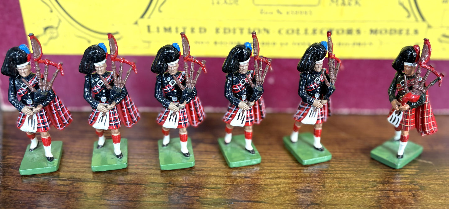 Britain Seaforth Highlander 11 Piece Mixed Set Collector Lot Figurines - Mismatched Eleven Piece Seaforth Highlander Figurines