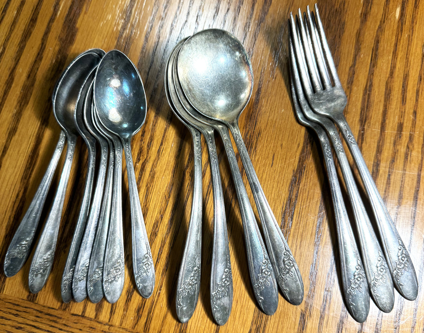 Queen Bess II 1946 Oneida Community Plate Dinner Set - Stamped and Tested Silverplate - Forks and Spoons - 14 pieces - Dinner Parties