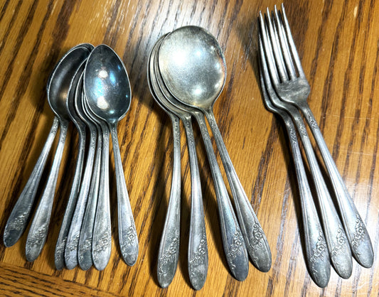 Queen Bess II 1946 Oneida Community Plate Dinner Set - Stamped and Tested Silverplate - Forks and Spoons - 14 pieces - Dinner Parties