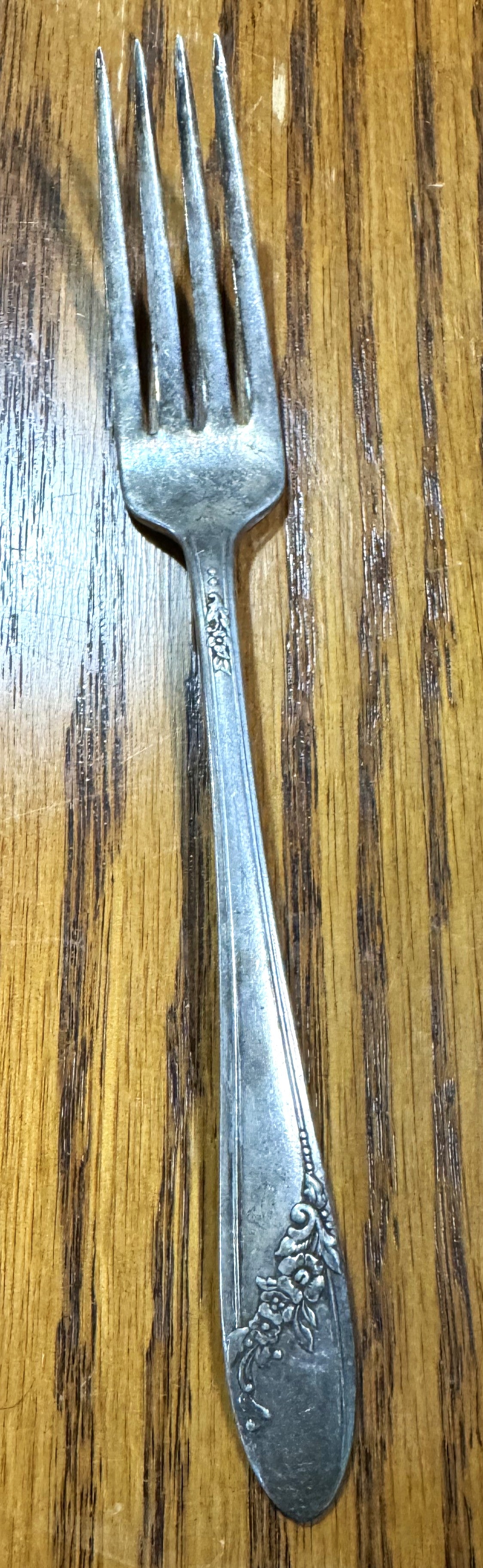 Queen Bess II 1946 Oneida Community Plate Dinner Set - Stamped and Tested Silverplate - Forks and Spoons - 14 pieces - Dinner Parties