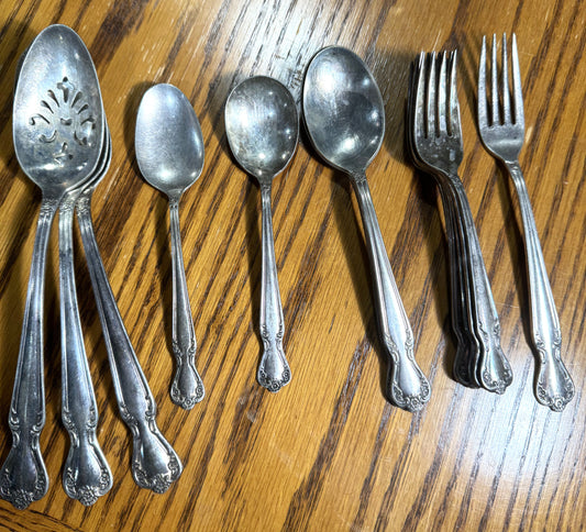 Set of 15 Antique Rogers Silver Daybreak Pattern - Décor & Collections - Silverplate Silverware - Elegant Lady/Daybreak Pattern 1952