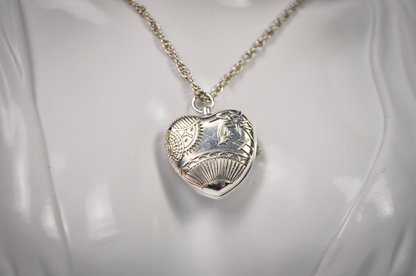 Disney Minnie Mouse Special Edition Heart Locket By Sii - Disney Minnie Mouse Rare Clock Locket Necklace