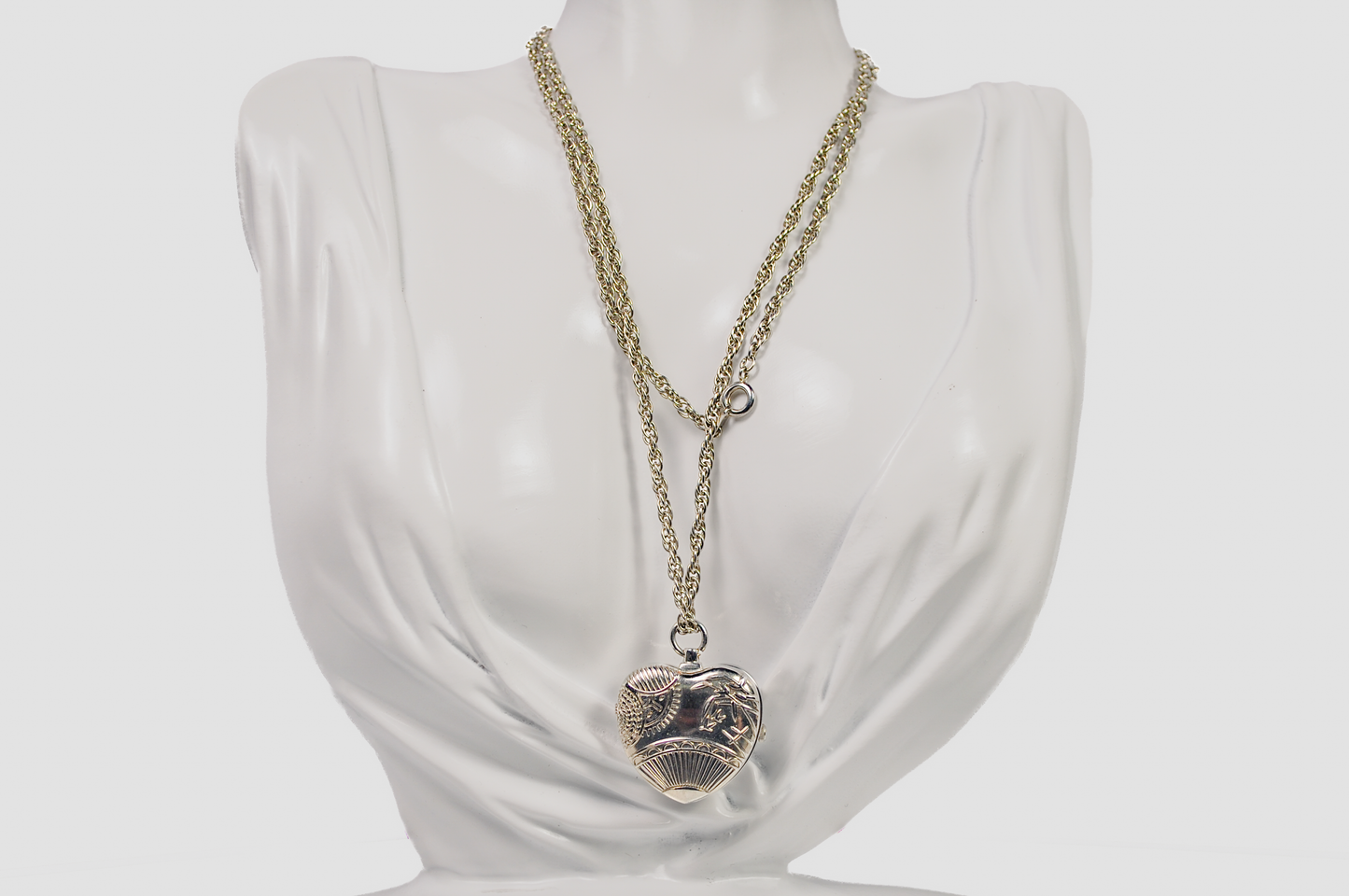Disney Minnie Mouse Special Edition Heart Locket By Sii - Disney Minnie Mouse Rare Clock Locket Necklace