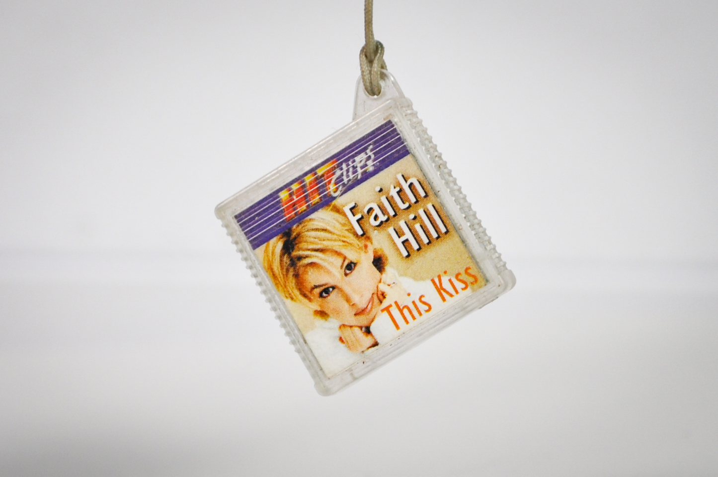Tiger Electronics Hit Clips Micro-cartridge Featuring Faith Hill's Song "This Kiss" - Faith Hill "This Kiss" Mini Cartridge