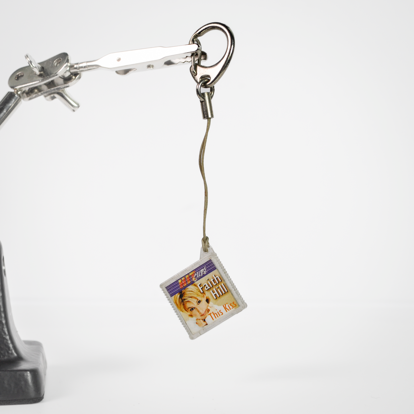 Tiger Electronics Hit Clips Micro-cartridge Featuring Faith Hill's Song "This Kiss" - Faith Hill "This Kiss" Mini Cartridge