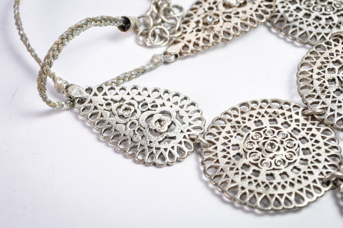 Retro Silver-Tone Floral Openwork Medallion Bib Necklace - 8 Inch Necklace