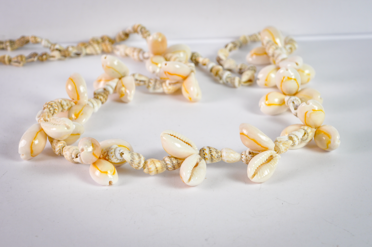 Shoreline Keepsake Vintage Cowrie & Seashell Lei Necklace