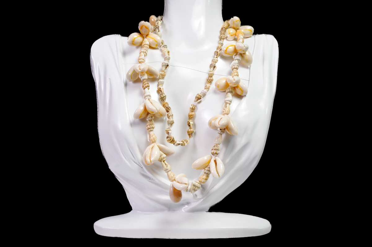 Shoreline Keepsake Vintage Cowrie & Seashell Lei Necklace