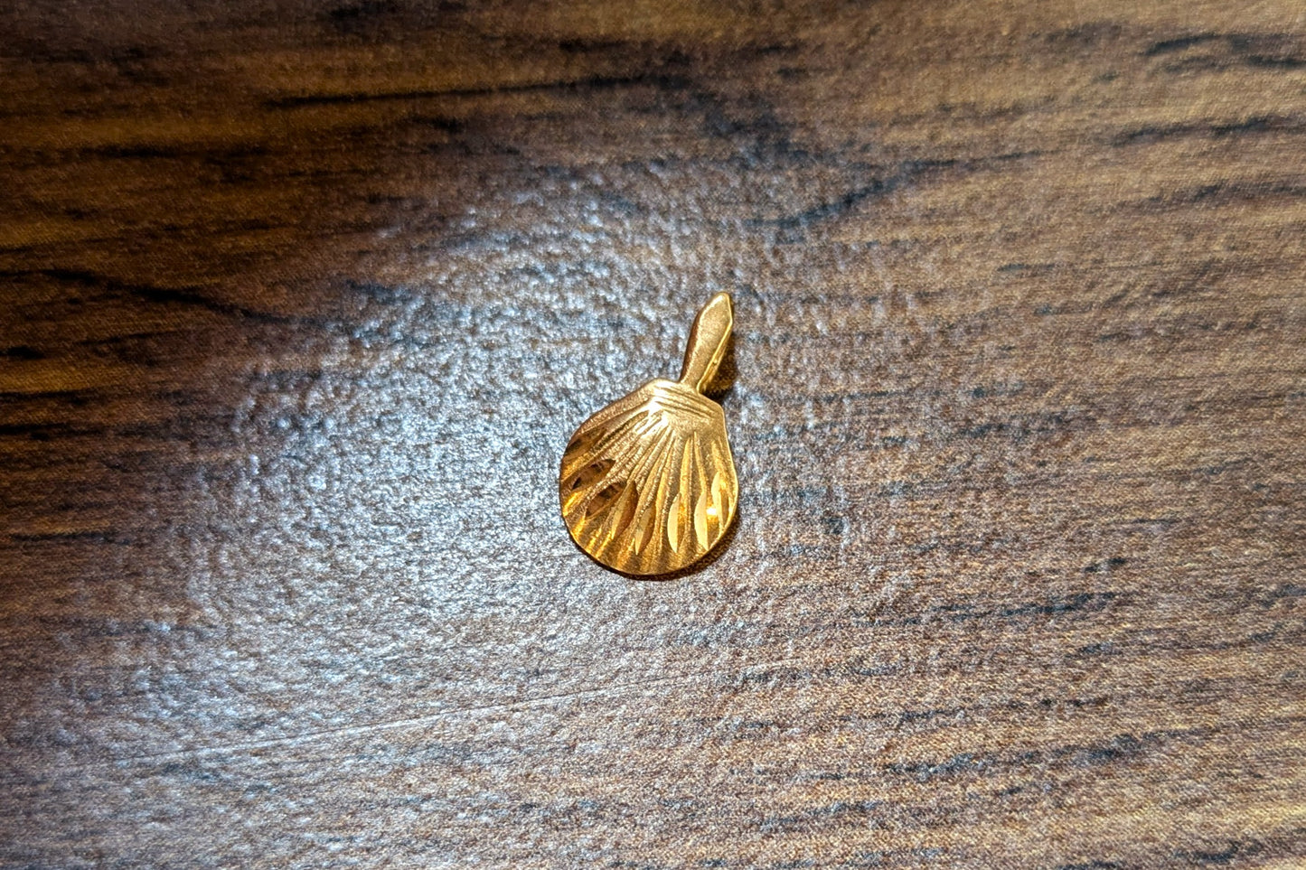 Beautiful 14K Gold Seashell Charm - Stamped 14K - Clam Shell Charm - Shell Charm