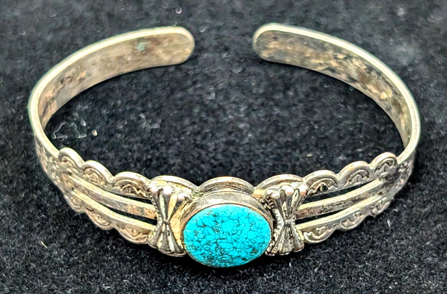 Amazing Vintage Silver Toned Native Southwest Turquoise Cuff Bracelet - 6" Length - Vintage Intricate Navajo Inspired Designed Bracelet