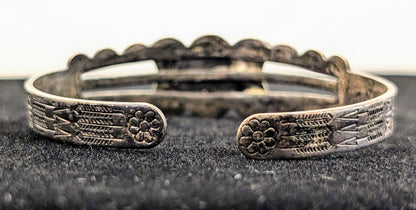 Amazing Vintage Silver Toned Native Southwest Turquoise Cuff Bracelet - 6" Length - Vintage Intricate Navajo Inspired Designed Bracelet